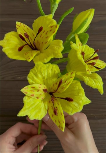 DIY Chenille Stem Flower Craft Tutorial