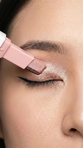 6 Easy Dual Toned Eyeshadows for Stunning Looks