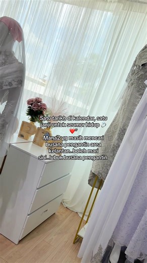 Satu tarikh di kalendar, satu janji untuk seumur hidup 💍❤️” Mana2 yg masih mencari busana pengantin area kelantan..boleh mari sini..lubuk busana pengantin #SyurgaPengantinKelantan #ButikPengantinKelantan #busanapengantin #shaprimadonawedding #PengantinKelantan