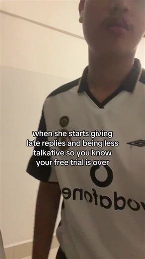 Understanding Late Replies in Conversations