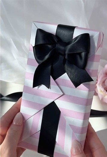 Boutique-Style Gift Wrap: One Fold, One Ribbon Trick