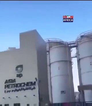 They couldn't extinguish the bombed refinery in Israel, and the fire grew and began to spread.There's no one left to put it out in Israel either 😀😀