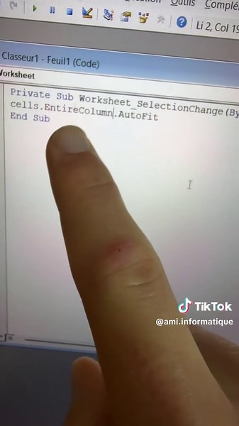Astuce Excel pour ajuster les colonnes automatiquement et non plus manuellement ! Tips pour Excel très facile qui va te faire gagner du temps ! Pense à commenter « Excel » si tu veux que je te prépares un ebook 👍 #apprendresurtiktok #windows #viralvideos #excel #exceltips
