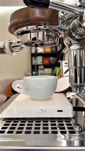 @coffe_e205 on Instagram: "Coffee Time ☕ . . . . . #coffeetime #coffeelovers #baristalife #coffee #latteart"