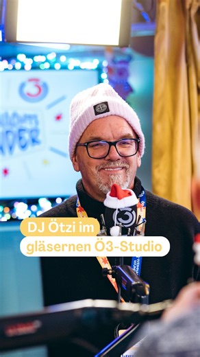 Hitradio Ö3 on Instagram: "Heute nicht in Tirol sondern am Kapitelplatz in Salzburg 🎄 @dj_oetzi​ hat uns im gläsernen Ö3-Studio besucht! 🤩 ✨ Ö3-Weihnachtswunder #xwu25 ✨ 📝 Wünschen & 💰Spenden 📱 oe3.orf.at - Link in Bio ☎️ 0800 664 700 🎶 jetzt #Ö3 einschalten 📍 live vom Kapitelplatz in Salzburg @altstadt.salzburg​ @visitsalzburg"