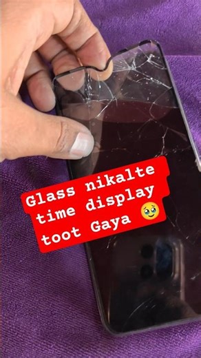 Chhota sa kaam delay = bada struggle 😳 #temperedglass #remove #shorts