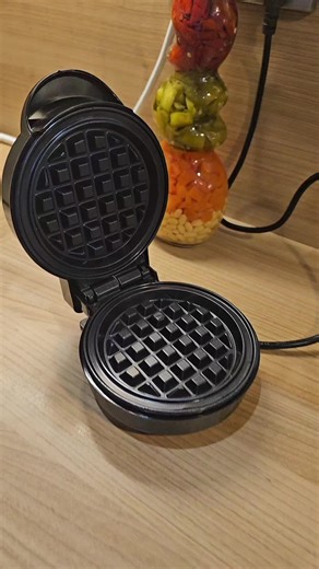 Smart Kitchen Gadget part 01 Waffle maker with nonstick high quality plates for crispy, crunchy food everytime! #giftidea #spotlight #tiktokmademebuyit #tiktokbuy #wafflemaker