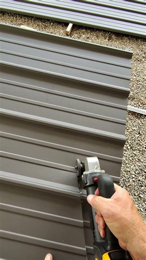 Cut metal siding FAST and CLEAN! #shorts #cooltools