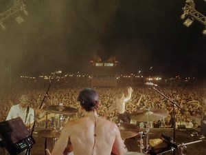 BIRDS (Live in France) | TURNSTILE