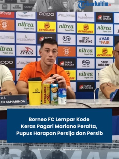 Rumor kepindahan Mariano Peralta ke Persija Jakarta maupun Persib Bandung kembali memanas. Namun, unggahan terbaru akun resmi Borneo FC yang menampilkan siluet pemain saat latihan membuat banyak suporter yakin sosok tersebut adalah Peralta. Pemain terbaik Super League 2025/2026 itu sebelumnya santer dikabarkan menjadi incaran sejumlah klub besar setelah mencatatkan 20 gol dan 14 assist musim lalu. Hingga kini belum ada pengumuman resmi, tetapi banyak Pusamania menilai unggahan tersebut sebagai s