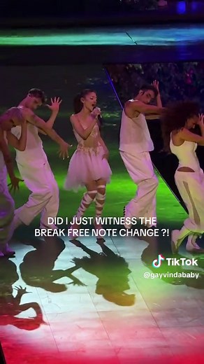 even the vocals are bigger in texas?! 😭 #arianagrande #eternalsunshinetour #breakfree #tour #reaction