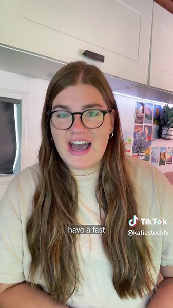 EDITING 101: Jump Cuts 🔄 let’s break it down 👇🏻 A jump cup is “is an edit to a single, sequential shot that makes the action appear to leap forward in time” (@adobe) and it has become super popular in viral Reels. It’s a great strategy for including lots a visual variety within just one clip, and it helps you fit more action within a smaller time limit. This is a really quick look at how to execute this simple editing in the Instagram Reels editor - let me know in the comments if you want to 