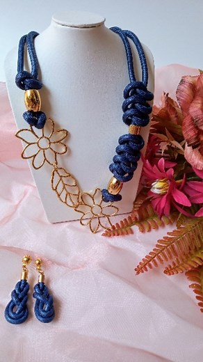 Elu Niser / aprenda,venda e tenha sua renda extra on Instagram: "👉Você gosta de trabalhos manuais e deseja criar colares únicos, cheios de personalidade? 📱Quero te apresentar o curso online de colares artesanais "VOCÊ COM A CORDA TODA".🧵🧬 ✨Um curso que te ensina o passo a passo de como transformar cordas e cordões em peças incríveis! 💰Além de aprender técnicas exclusivas, você vai descobrir como fazer disso uma nova fonte de renda, vendendo seus produtos em um mercado crescente! 🛍️ 💫Venha