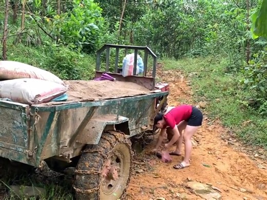 157K views · 1.1K reactions | A brave girl driving tractor in offroad | Jcb Vlogs | Facebook