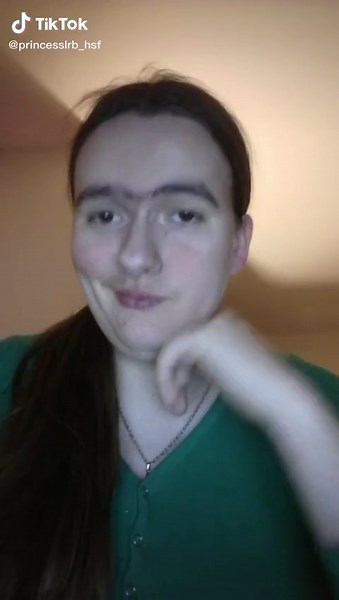 Hand Gestures and Confidence in Expressive Movement