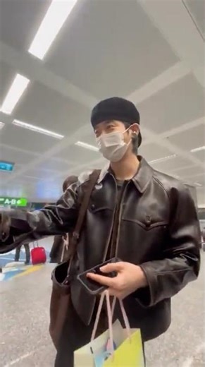 🔥Byeon Wooseok has arrived safely in Milan❗️#byeonwooseok #변우석 #ビョンウソク#边佑锡 #shorts