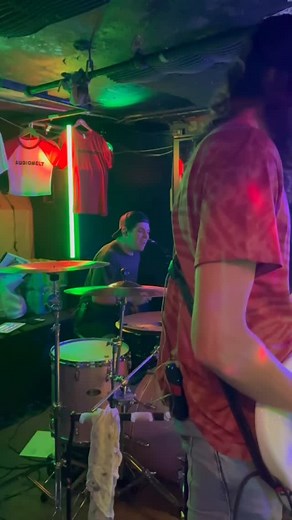 Joshua on Instagram: "First show with my new @pearl_drums kit! It’s the Masters Maple Gum kit! It is so punchy 🥁💥 @jimmyswrightsvillebeach was awesome this past weekend! #drums #drummer #groove #doublebass #fast #explore #fyp #reels #drumstagram #cover #metal #rock #band #batería"