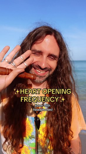 HEART OPENING ASMR✨💜 Relax with me a moment to the gentle sounds of the ocean waves as this singing bowl opens up your heart! This Tibetan singing bowl is tuned to the heart chakra, and can provide instant relief for heartache and depression, and invite in limitless amounts of love and blessings. I love you, and thank you for watching! -Matt #asmr #asmrsounds #reiki #singingbowl #openheart #soundhealing #heartchakra #reikimatt #mattgangi