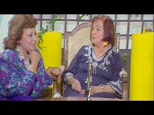 شموع׃ سهام صبري تشاهد تمثيل ״فاطمة رشدي״ كرائدة من رائدات المسرح والسينما المصرية