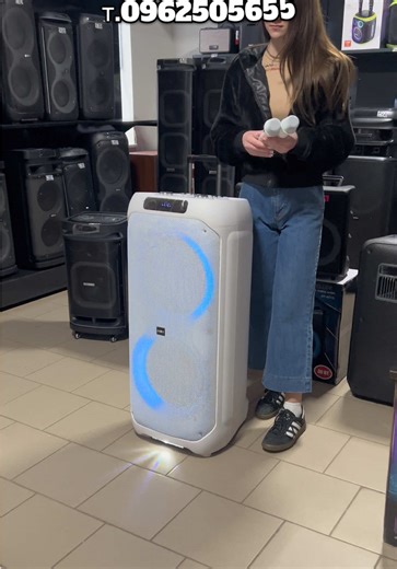 Ціна 1️⃣1️⃣8️⃣0️⃣0️⃣грн. 0️⃣9️⃣6️⃣2️⃣5️⃣0️⃣5️⃣6️⃣5️⃣5️⃣ номер для замовлення або консультації. Музична колонка Gedi-G LT-2233 потужністю 150W RMS. 2*12ʼʼ НЧ ВЧ. Габарити 47/46/103см. Комплектується двома бездротовими мікрофонами та пультом дистанційного керування. #Stella #магазинстелла #stellakrivbass #музичнаколонка #подарунок