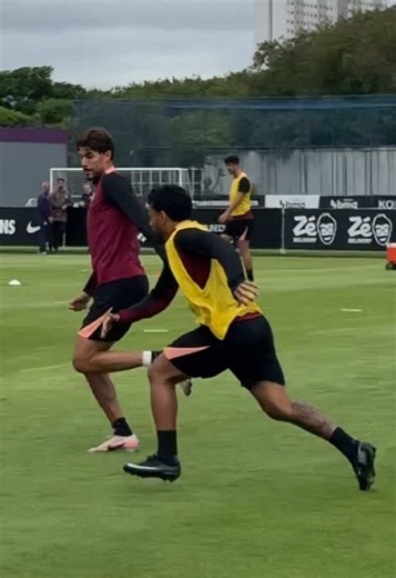 Exercícios de Enfrentamento para Atletas de Futebol