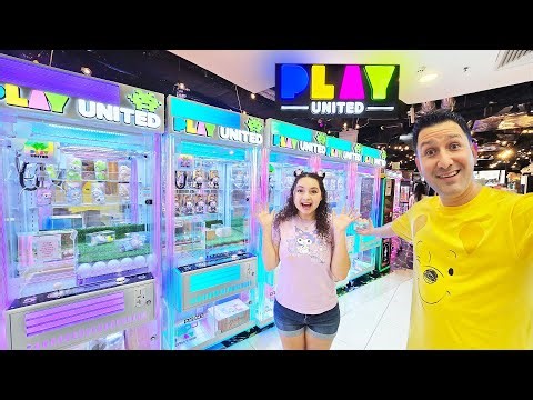 This Arcade is FULL of Claw Machines! Play United Singapore!