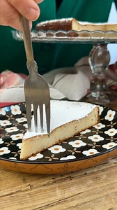 Torta cremosa con yogurt e arancia facilissima https://blog.giallozafferano.it/renatabriano/ricetta-torta-cremosa-con-yogurt-e-arancia-facilissima/ | La nostra politica in cucina di Renata Briano
