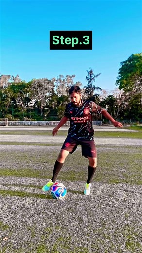Learn this skill 🔥 you can try it ⚽️👍 #football #footballskills #soccer #tutorial #shorts #reels