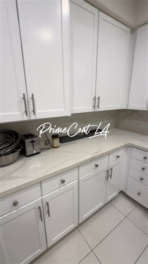 A full cabinet transformation — done with precision, patience, and care. In just 6 days this kitchen went from outdated wood tones to a clean, modern, bright look. Every detail matters. That’s why we follow a complete professional process: – protection & prep – sanding and patching – priming for a flawless bond – premium spray finish on all cabinets & doors – installation of new soft-close hinges and glides The result? A smooth factory-grade finish and a kitchen that finally feels modern, fresh,