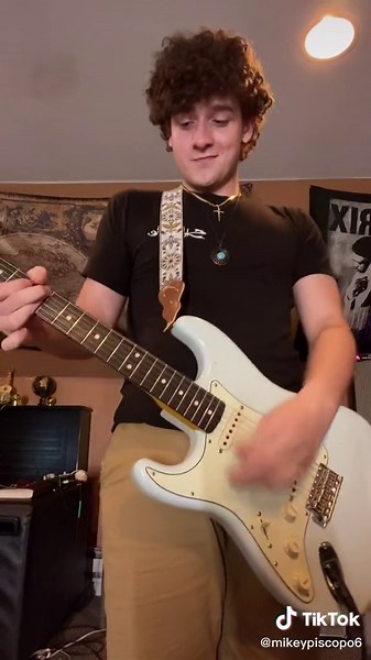 Reply to @wcob.jyet SRV rake groove!! #fyp #foryou #jimihendrix #stevierayvaughan #guitar #music #guitartok #guitarlesson