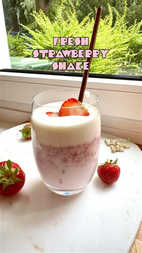 Fresh Strawberry Shake 🍓 | Easy Homemade Strawberry Milkshake | Summer Drink Recipe