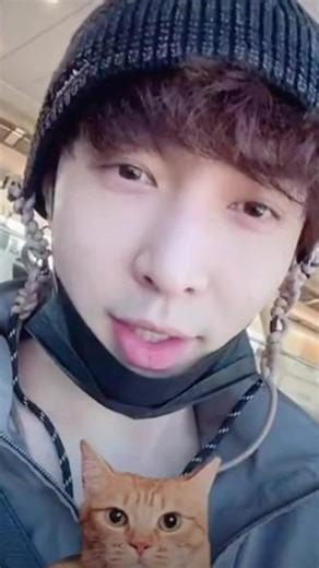 天呐！怎么能这么可爱🥺还字正腔圆的教自己的中文名读法🤣 #张艺兴 #直播 #也太可爱了吧