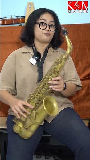 Saxophone Tips: How to Hold It with a Strap #learnsaxophone