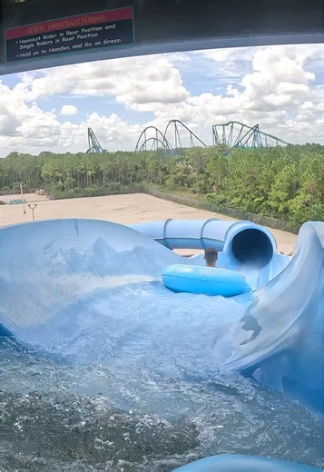 Experience Thrills at Aquatica Orlando's Waterslides