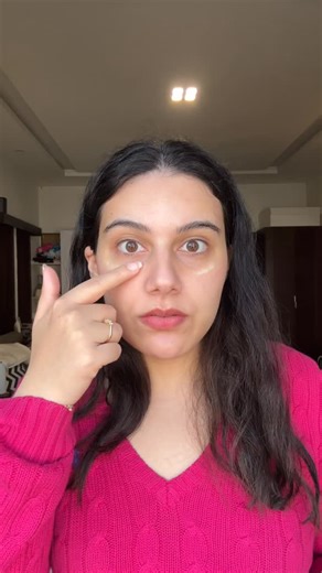 Dr. Syeda Alizeh Hassan on Instagram: "You don’t need to rinse your mouth after brushing, just spit out the excess toothpaste. Rinsing washes away the fluoride before it has time to bind to the enamel. When fluoride stays on the teeth longer, it forms a stronger, more acid-resistant surface called fluorapatite, which helps prevent cavities. So simply expectorating keeps more protective fluoride in contact with your teeth."