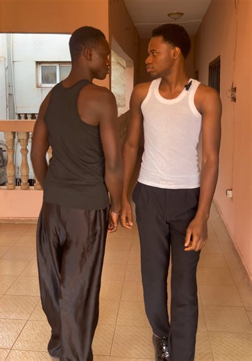 Synchronized Walking Performance by Mannequin Violet Dembele