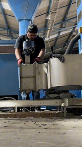 2.5K views · 34 reactions | Retiro de damper de ducteria de un extractor de aire #electrician #maintenance #work #mantenimiento #trabajando #Desinstalando #machine #maquinaria #extractoresdeaire #damper | Maintenance & Work by Ivan Garcia | Facebook