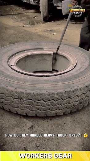 Heavy-Duty Tire Lever Tool for Removing and Installing Truck Tires in Tough Workshop Conditions