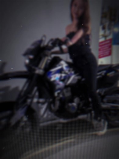 you only wna kiss by the pool when you’re in the mood 🙃#CapCut