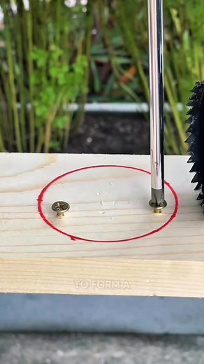 The 3-Screw Trick: Use a Hole Saw Without a Pilot Bit #screws #holesaw | Reels ideas