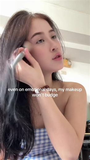 using this setting spray because my makeup will stay ONNN no matter what