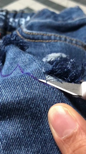 Custom Distressed Jeans DIY Tutorial