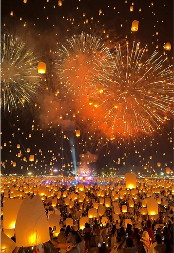 สักครั้งในชีวิต สวยมาก Chiang Mai CAD Khomloy Sky Lanterns Festival 2025 Date 5-6 Nov 2025 . #loykrathong #loykrathongfestival #chiangmai #yipeng #thailand