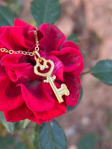 Gold Heart Key Pendant Necklace, Minimalist Symbolic Key Charm, Romantic Gift for Her, Symbolic Jewelry, Delicate Everyday Jewelry