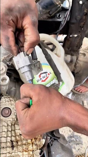 Oxygen Sensor Connector removing