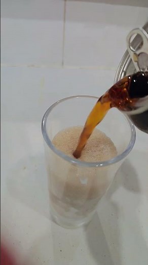 Make a spider drink with me #trend #spiderdrink #cola #golden #demonhunters #jana #ice cream #snack