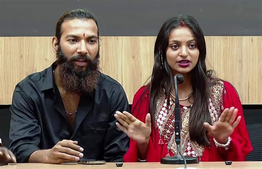 Kumbh Mela Girl Monalisa Bhosle Pregnant, Husband Farman Khan Informs Police: Report