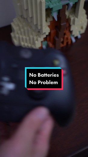 How to Use an Xbox Controller Without Batteries