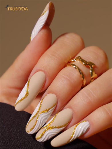 Soft elegance in its purest form ✨ A harmony of gentle shades, subtle shine, and refined creativity that feels effortlessly chic. 🤍 GEL-LAK Snow – pure, soft, and timeless ✨ GEL-LAK Flyby – nude tones with a touch of sophistication Sometimes all you need is a little inspiration at your fingertips 💅 Because simplicity can be powerful. #truscada #manicure #nails #nailsalon #manicuretutorial #nailstepbystepvideo #satisfaction