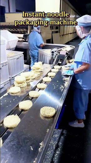Instant noodle packaging machine.#packagingmachine #factory #noodles
